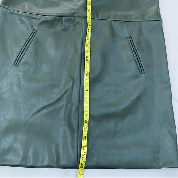 Ann Taylor • Green Faux Leather Shift Dress • 14 - Picture 10 of 10